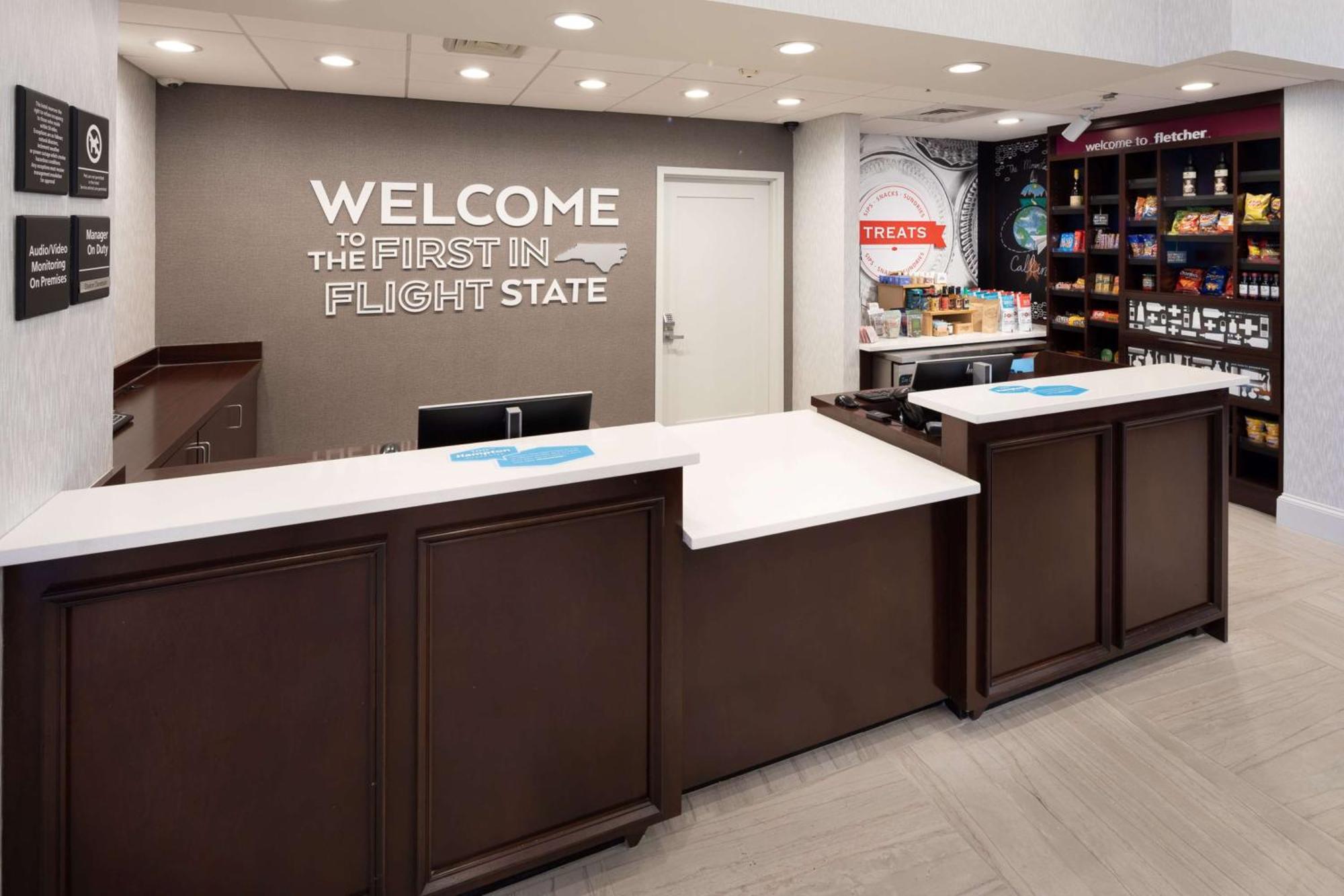 Hampton Inn And Suites Asheville Airport Fletcher Exterior foto